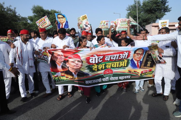मुख्य चुनाव आयुक्त को लेकर सपा का प्रदर्शन