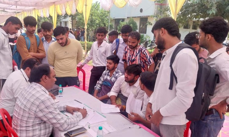 खेकड़ा में युवाओं ने हुनर और नवाचार का किया प्रदर्शन