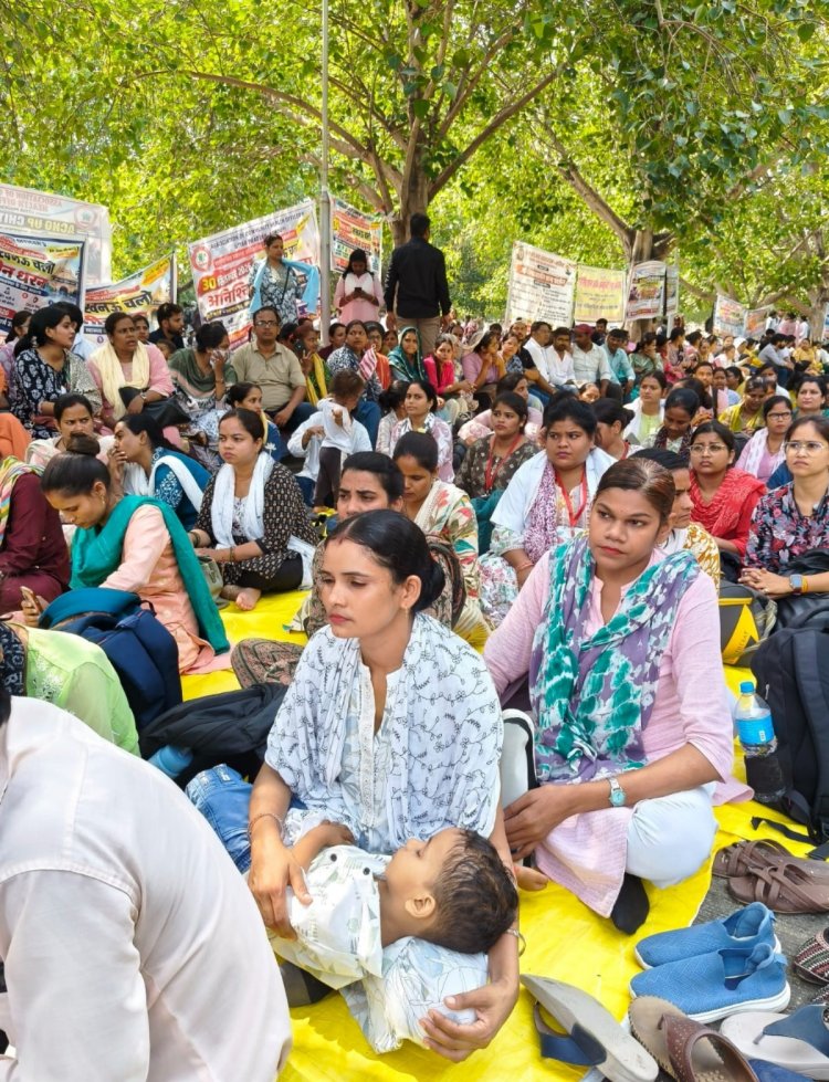 नौ दिन से हड़ताल पर सीएचओ, गांवों में स्वास्थ्य सेवाएं प्रभावित