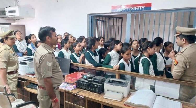 मिशन शक्ति के तहत छात्राओं ने जानी कोतवाली की कार्यप्रणाली
