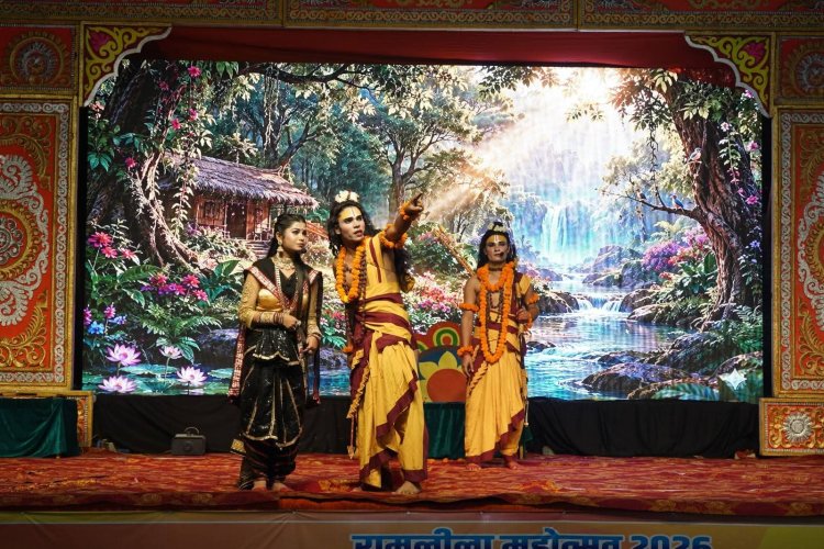 प्रताप विहार की रामलीला में इस बार दिखा नया अंदाज, होर्डिंग से गायब रहे पदाधिकारियों के नाम और फोटो