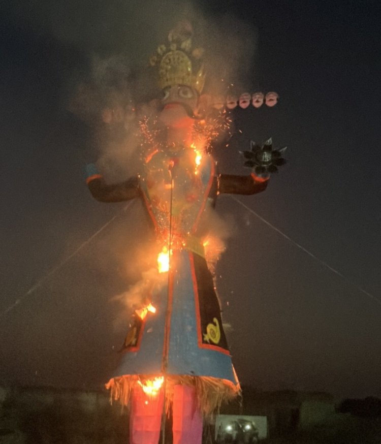 श्रीराम की विजय यात्रा के बाद 52 फुट ऊंचे रावण के पुतले का दहन